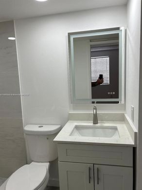 Жилой комплекс, Hialeah, Miami-Dade County