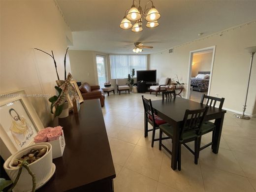 Complesso residenziale a North Bay Village, Miami-Dade County
