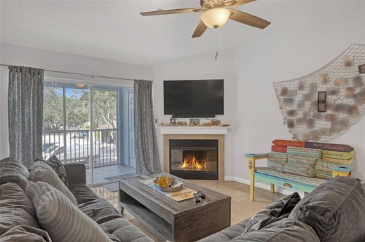 Residential complexes in Boca Raton, Palm Beach