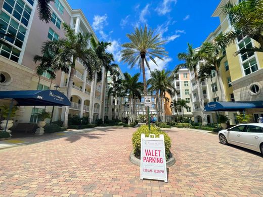 Residential complexes in Lantana, Palm Beach