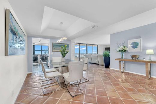 Residential complexes in South Palm Beach, Palm Beach