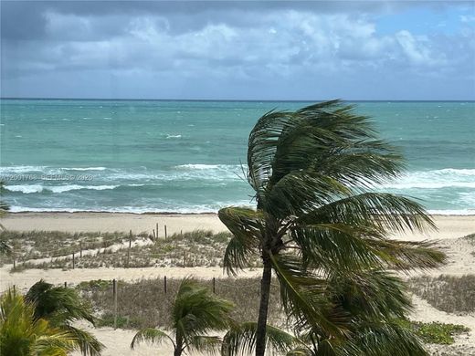 Residential complexes in Pompano Beach, Broward County