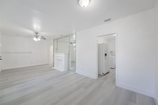 빌라 / Miami Heights Trailer Park, Miami-Dade County