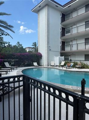 Residential complexes in Fort Lauderdale, Broward County