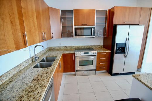 Residential complexes in Hallandale, Broward County