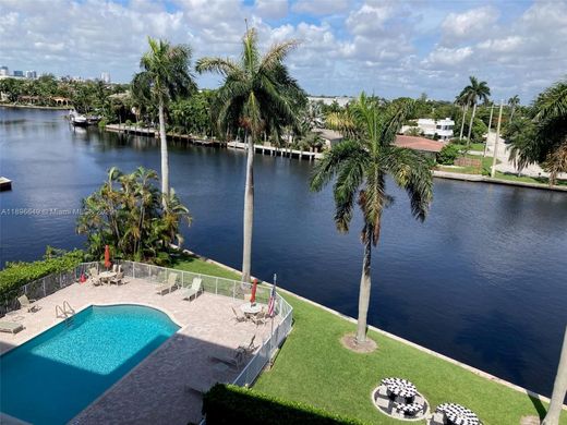 Residential complexes in Fort Lauderdale, Broward County