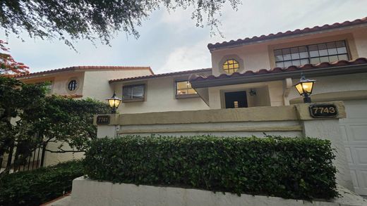 Residential complexes in Boca Raton, Palm Beach
