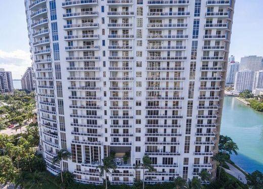 マイアミ, Miami-Dade Countyのアパートメント・コンプレックス