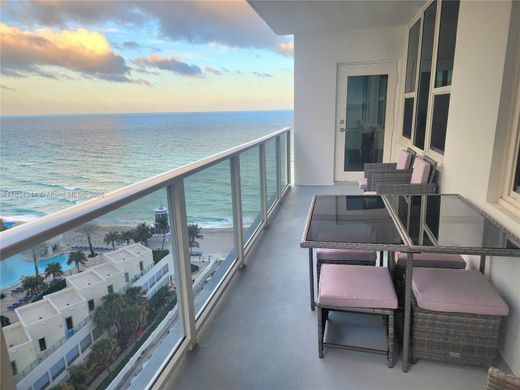 Residential complexes in Hollywood, Broward County