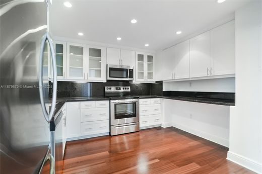 Residential complexes in Bal Harbour, Miami-Dade