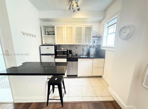 Residential complexes in Miami Beach, Miami-Dade