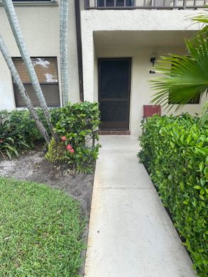 Residential complexes in Lake Worth, Palm Beach
