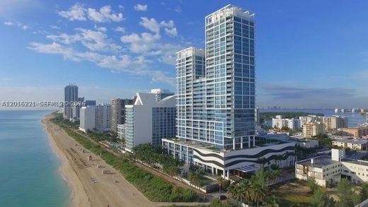 Residential complexes in Miami Beach, Miami-Dade