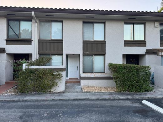 Townhouse in North Miami Beach, Miami-Dade