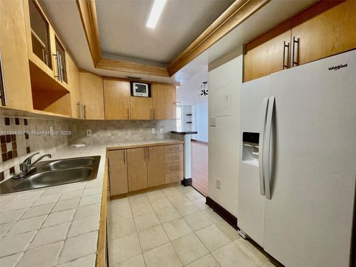 Kamienica w Aventura, Miami-Dade County