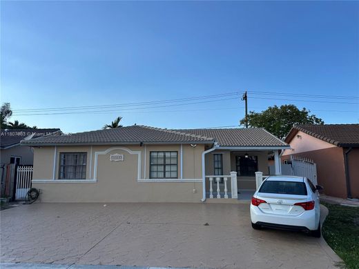 Villa in Hialeah Gardens, Miami-Dade County