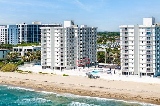 Residential complexes in Highland Beach, Palm Beach