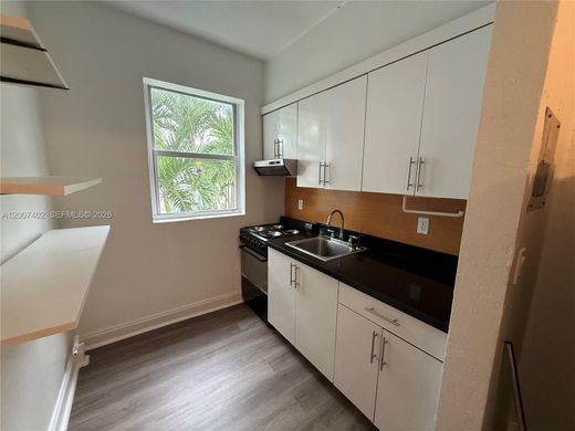 Residential complexes in Miami Beach, Miami-Dade