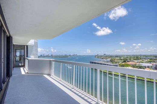 Residential complexes in North Palm Beach, Palm Beach