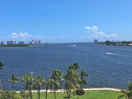 Residential complexes in North Palm Beach, Palm Beach