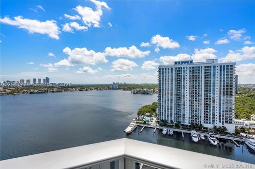 Residential complexes in North Miami Beach, Miami-Dade