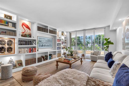 Residential complexes in Key Biscayne, Miami-Dade