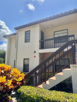 Residential complexes in Boca Raton, Palm Beach