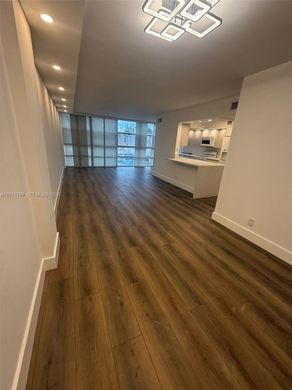 Residential complexes in Hallandale, Broward County