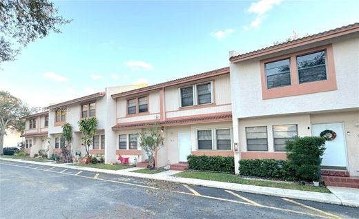 Townhouse in Coral Springs, Broward County