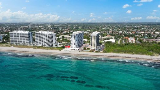 Residential complexes in Boca Raton, Palm Beach