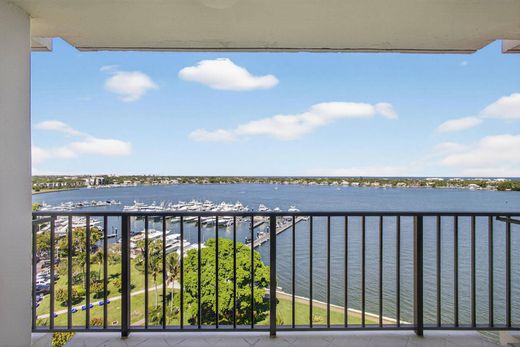 Residential complexes in North Palm Beach, Palm Beach