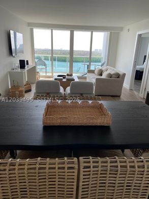 Complexes résidentiels à Sunny Isles Beach, Comté de Miami-Dade