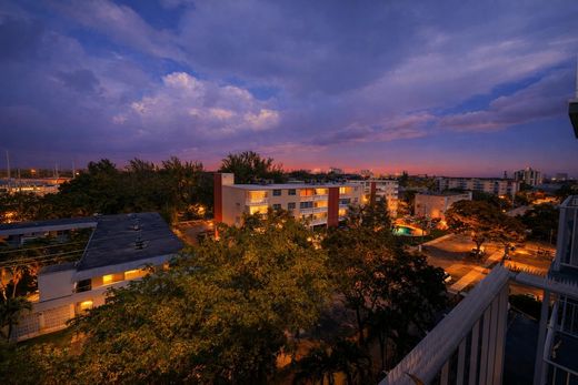 Residential complexes in North Miami, Miami-Dade