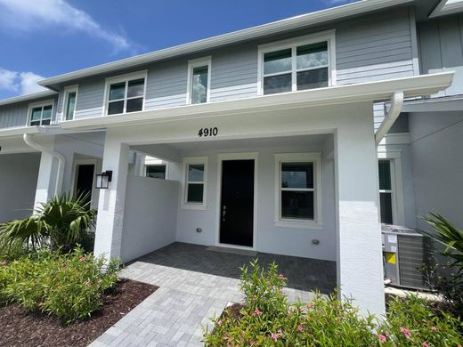 Townhouse in Westlake, Hillsborough County