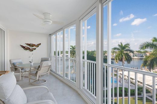 Residential complexes in Highland Beach, Palm Beach