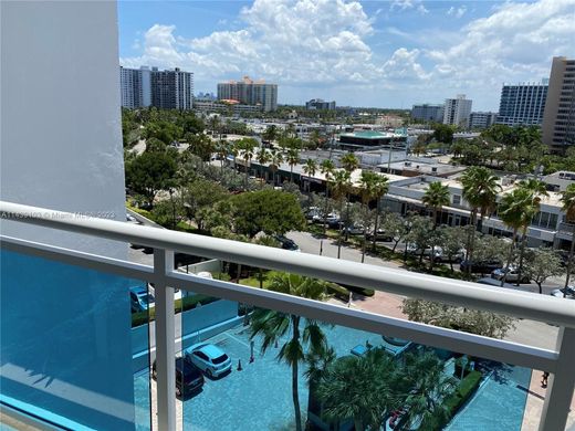 Residential complexes in Fort Lauderdale, Broward County