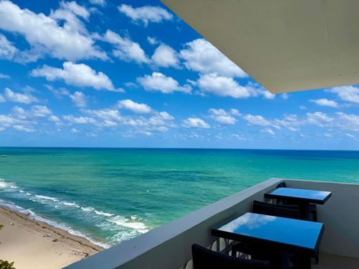 Residential complexes in Fort Lauderdale, Broward County