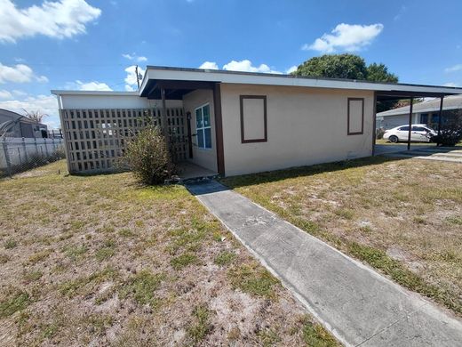 Villa Port Saint Lucie, Saint Lucie County