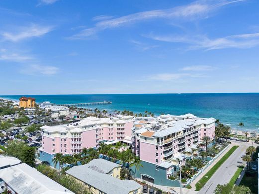 Residential complexes in Deerfield Beach, Broward County