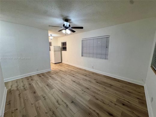 Residential complexes in North Miami Beach, Miami-Dade