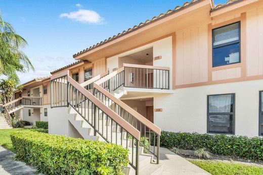 Residential complexes in Boca Raton, Palm Beach