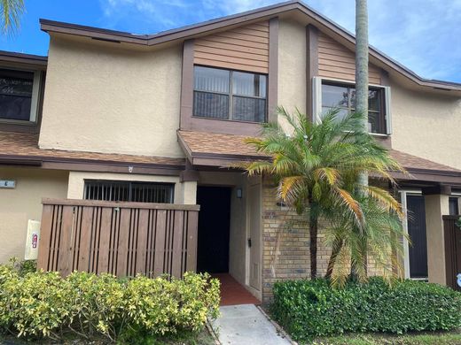 Townhouse in Coconut Creek, Broward County