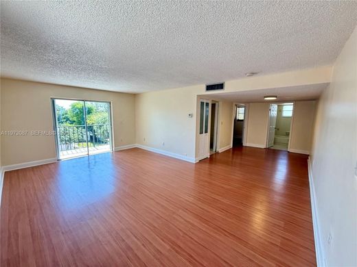Residential complexes in Miami Beach, Miami-Dade