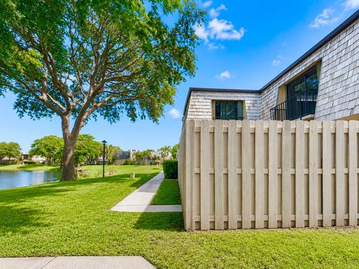 Townhouse in Palm Springs, Palm Beach