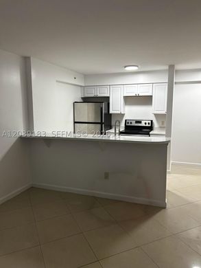 Residential complexes in Hollywood, Broward County