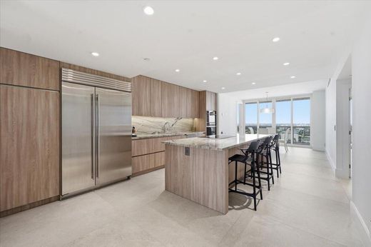 Residential complexes in Fort Lauderdale, Broward County