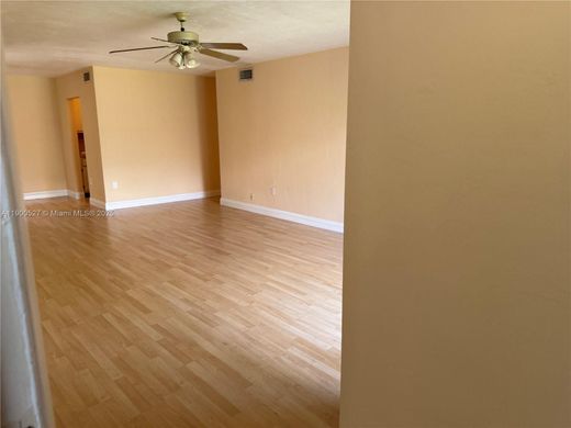 ‏בניין ב  מיאמי, Miami-Dade County