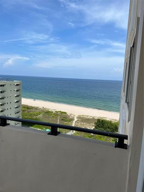 Residential complexes in Lauderdale by the sea, Broward County