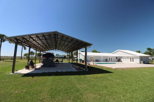 ﻓﻴﻼ ﻓﻲ Okeechobee, Okeechobee County