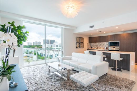 Residential complexes in Bay Harbor Islands, Miami-Dade